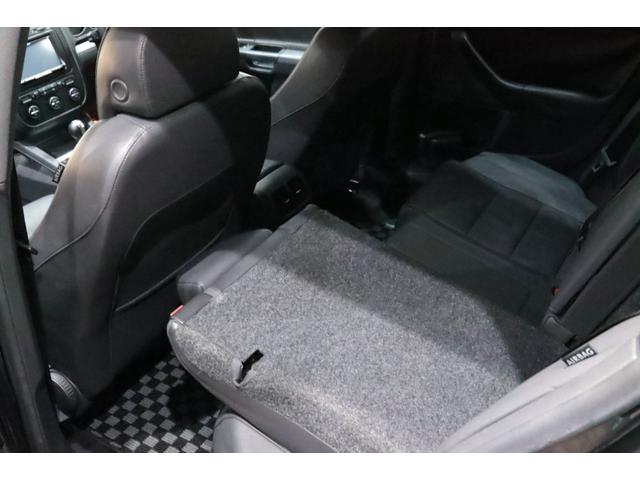 ゴルフ R32 VR6/3.2L/DSG/4モーション/専用装備/ブラックマジックパールエフェクト/18インチアルミ/キセノンヘッドライト/アルミニウムトリム・ペダル/黒革シート/シートヒーター/(26枚目)