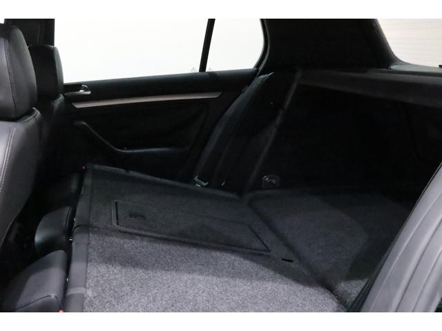 ゴルフ R32 VR6/3.2L/DSG/4モーション/専用装備/ブラックマジックパールエフェクト/18インチアルミ/キセノンヘッドライト/アルミニウムトリム・ペダル/黒革シート/シートヒーター/(28枚目)