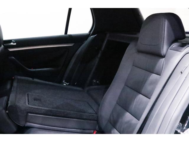 ゴルフ R32 VR6/3.2L/DSG/4モーション/専用装備/ブラックマジックパールエフェクト/18インチアルミ/キセノンヘッドライト/アルミニウムトリム・ペダル/黒革シート/シートヒーター/(29枚目)