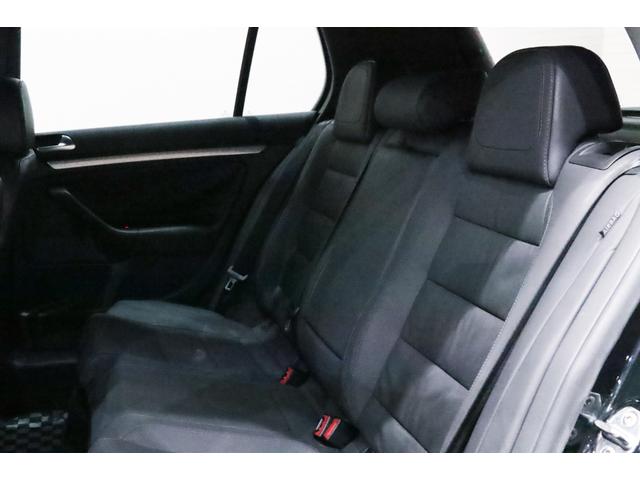 ゴルフ R32 VR6/3.2L/DSG/4モーション/専用装備/ブラックマジックパールエフェクト/18インチアルミ/キセノンヘッドライト/アルミニウムトリム・ペダル/黒革シート/シートヒーター/(30枚目)