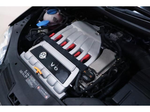 ゴルフ R32 VR6/3.2L/DSG/4モーション/専用装備/ブラックマジックパールエフェクト/18インチアルミ/キセノンヘッドライト/アルミニウムトリム・ペダル/黒革シート/シートヒーター/(33枚目)