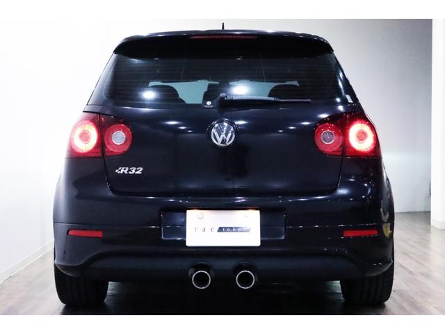 ゴルフ R32 VR6/3.2L/DSG/4モーション/専用装備/ブラックマジックパールエフェクト/18インチアルミ/キセノンヘッドライト/アルミニウムトリム・ペダル/黒革シート/シートヒーター/(38枚目)