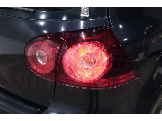 ゴルフ R32 VR6/3.2L/DSG/4モーション/専用装備/ブラックマジックパールエフェクト/18インチアルミ/キセノンヘッドライト/アルミニウムトリム・ペダル/黒革シート/シートヒーター/(39枚目)