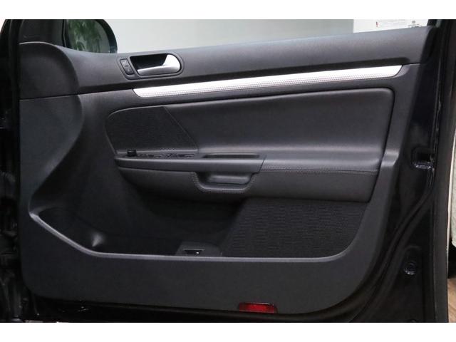 ゴルフ R32 VR6/3.2L/DSG/4モーション/専用装備/ブラックマジックパールエフェクト/18インチアルミ/キセノンヘッドライト/アルミニウムトリム・ペダル/黒革シート/シートヒーター/(53枚目)