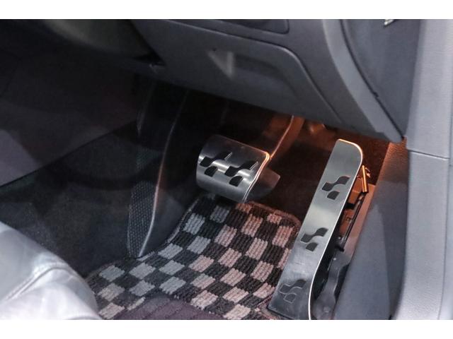 ゴルフ R32 VR6/3.2L/DSG/4モーション/専用装備/ブラックマジックパールエフェクト/18インチアルミ/キセノンヘッドライト/アルミニウムトリム・ペダル/黒革シート/シートヒーター/(56枚目)