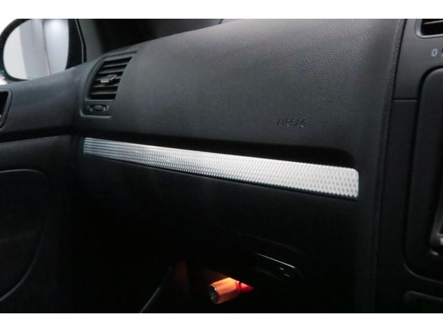 ゴルフ R32 VR6/3.2L/DSG/4モーション/専用装備/ブラックマジックパールエフェクト/18インチアルミ/キセノンヘッドライト/アルミニウムトリム・ペダル/黒革シート/シートヒーター/(58枚目)