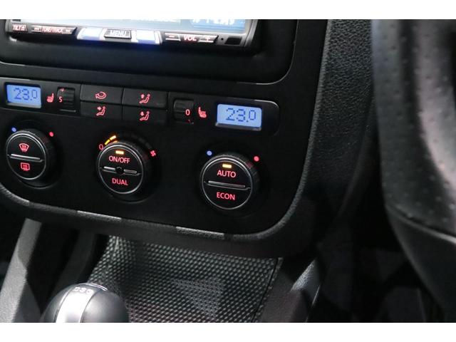 ゴルフ R32 VR6/3.2L/DSG/4モーション/専用装備/ブラックマジックパールエフェクト/18インチアルミ/キセノンヘッドライト/アルミニウムトリム・ペダル/黒革シート/シートヒーター/(65枚目)