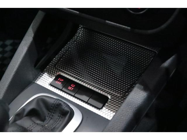 ゴルフ R32 VR6/3.2L/DSG/4モーション/専用装備/ブラックマジックパールエフェクト/18インチアルミ/キセノンヘッドライト/アルミニウムトリム・ペダル/黒革シート/シートヒーター/(68枚目)