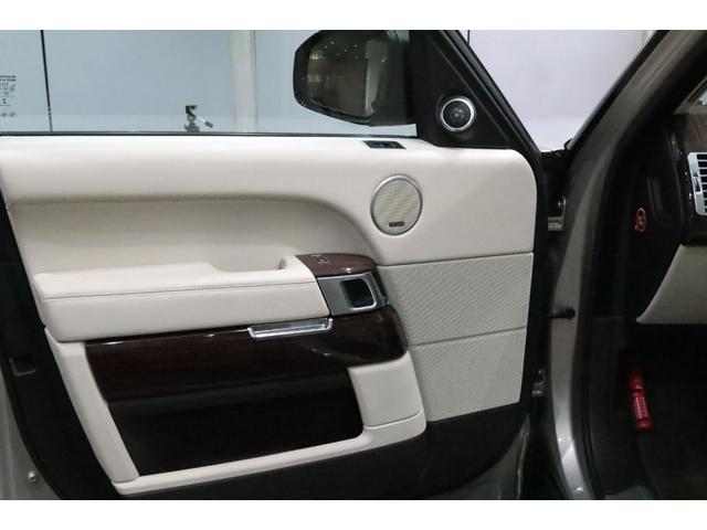 レンジローバー 3.0 V6 スーパーチャージド ヴォーグ ダ-クグレ-エクステリアパック/フロントベンチレ-タ-/プレミアムメタリック/テレインレスポンス2/360°パ-キングエイド/フロントフォグランプ/ACC/20インチアルミ/アイボリ-レザ-/ドラレコ(14枚目)