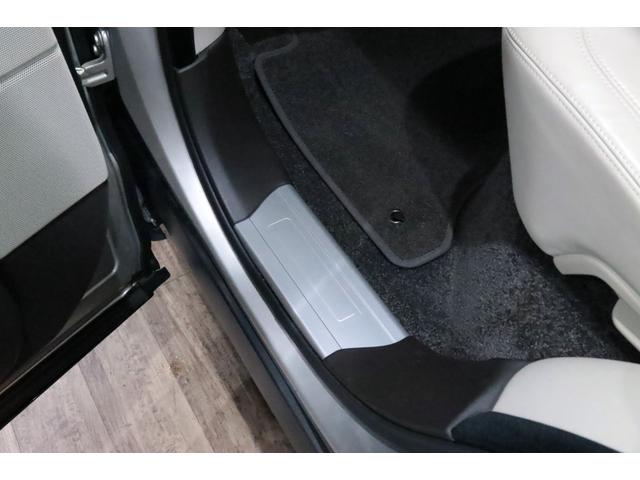 レンジローバー 3.0 V6 スーパーチャージド ヴォーグ ダ-クグレ-エクステリアパック/フロントベンチレ-タ-/プレミアムメタリック/テレインレスポンス2/360°パ-キングエイド/フロントフォグランプ/ACC/20インチアルミ/アイボリ-レザ-/ドラレコ(26枚目)