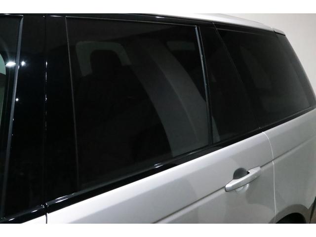 レンジローバー 3.0 V6 スーパーチャージド ヴォーグ ダ-クグレ-エクステリアパック/フロントベンチレ-タ-/プレミアムメタリック/テレインレスポンス2/360°パ-キングエイド/フロントフォグランプ/ACC/20インチアルミ/アイボリ-レザ-/ドラレコ(27枚目)