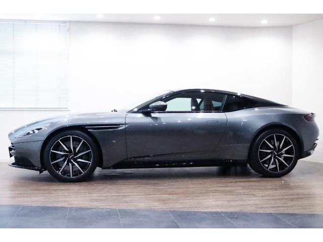 DB11 ローンチエディション 世界限定1000台/右ハンドル/フロントベンチレ-ション/ピアノブラックインテリアトリム/パワ-シ-トボルスタ-/プライバシ-ガラス/コントラストステッチ/ヘッドレスト刺繍//カラ-クレストキャップ/(7枚目)