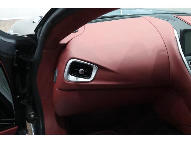 DB11 ローンチエディション 世界限定1000台/右ハンドル/フロントベンチレ-ション/ピアノブラックインテリアトリム/パワ-シ-トボルスタ-/プライバシ-ガラス/コントラストステッチ/ヘッドレスト刺繍//カラ-クレストキャップ/(12枚目)