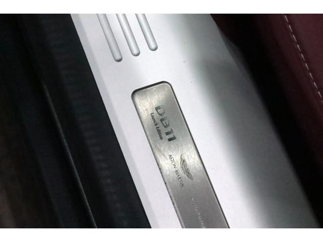 DB11 ローンチエディション 世界限定1000台/右ハンドル/フロントベンチレ-ション/ピアノブラックインテリアトリム/パワ-シ-トボルスタ-/プライバシ-ガラス/コントラストステッチ/ヘッドレスト刺繍//カラ-クレストキャップ/(16枚目)