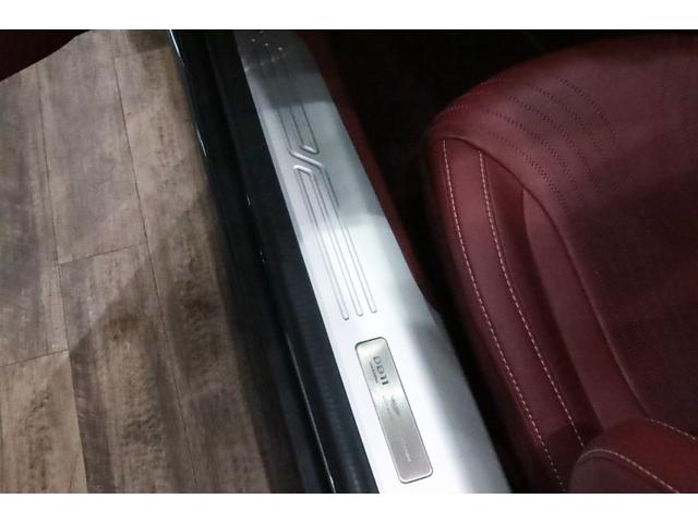 DB11 ローンチエディション 世界限定1000台/右ハンドル/フロントベンチレ-ション/ピアノブラックインテリアトリム/パワ-シ-トボルスタ-/プライバシ-ガラス/コントラストステッチ/ヘッドレスト刺繍//カラ-クレストキャップ/(17枚目)