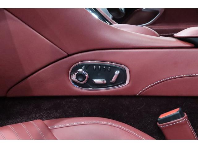 DB11 ローンチエディション 世界限定1000台/右ハンドル/フロントベンチレ-ション/ピアノブラックインテリアトリム/パワ-シ-トボルスタ-/プライバシ-ガラス/コントラストステッチ/ヘッドレスト刺繍//カラ-クレストキャップ/(19枚目)