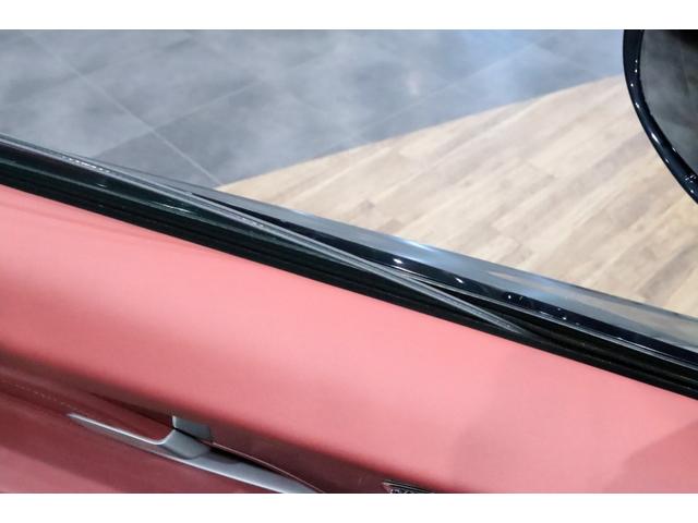 DB11 ローンチエディション 世界限定1000台/右ハンドル/フロントベンチレ-ション/ピアノブラックインテリアトリム/パワ-シ-トボルスタ-/プライバシ-ガラス/コントラストステッチ/ヘッドレスト刺繍//カラ-クレストキャップ/(24枚目)