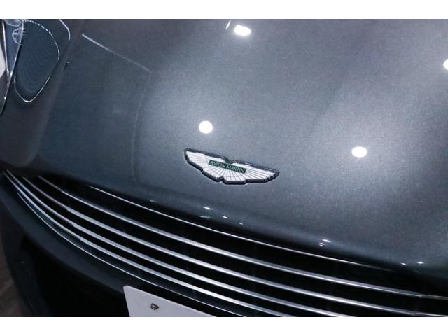 DB11 ローンチエディション 世界限定1000台/右ハンドル/フロントベンチレ-ション/ピアノブラックインテリアトリム/パワ-シ-トボルスタ-/プライバシ-ガラス/コントラストステッチ/ヘッドレスト刺繍//カラ-クレストキャップ/(32枚目)