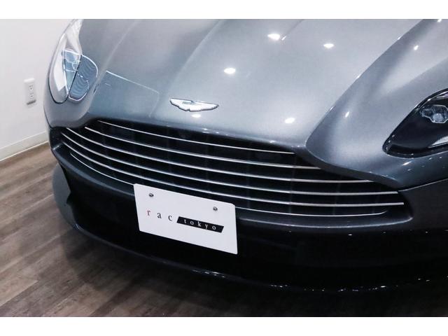 DB11 ローンチエディション 世界限定1000台/右ハンドル/フロントベンチレ-ション/ピアノブラックインテリアトリム/パワ-シ-トボルスタ-/プライバシ-ガラス/コントラストステッチ/ヘッドレスト刺繍//カラ-クレストキャップ/(33枚目)