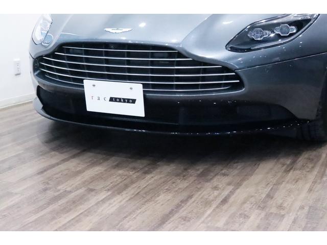 DB11 ローンチエディション 世界限定1000台/右ハンドル/フロントベンチレ-ション/ピアノブラックインテリアトリム/パワ-シ-トボルスタ-/プライバシ-ガラス/コントラストステッチ/ヘッドレスト刺繍//カラ-クレストキャップ/(34枚目)
