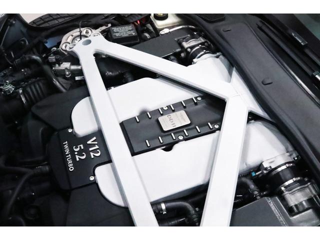 DB11 ローンチエディション 世界限定1000台/右ハンドル/フロントベンチレ-ション/ピアノブラックインテリアトリム/パワ-シ-トボルスタ-/プライバシ-ガラス/コントラストステッチ/ヘッドレスト刺繍//カラ-クレストキャップ/(35枚目)