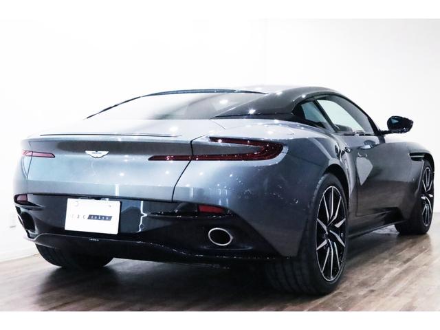 DB11 ローンチエディション 世界限定1000台/右ハンドル/フロントベンチレ-ション/ピアノブラックインテリアトリム/パワ-シ-トボルスタ-/プライバシ-ガラス/コントラストステッチ/ヘッドレスト刺繍//カラ-クレストキャップ/(38枚目)