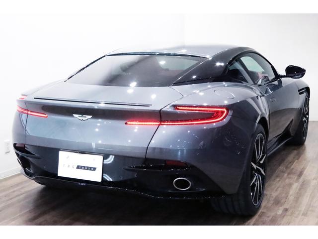 DB11 ローンチエディション 世界限定1000台/右ハンドル/フロントベンチレ-ション/ピアノブラックインテリアトリム/パワ-シ-トボルスタ-/プライバシ-ガラス/コントラストステッチ/ヘッドレスト刺繍//カラ-クレストキャップ/(41枚目)