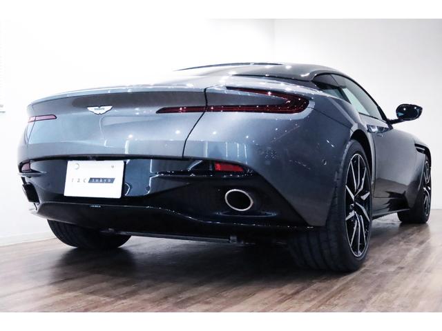 DB11 ローンチエディション 世界限定1000台/右ハンドル/フロントベンチレ-ション/ピアノブラックインテリアトリム/パワ-シ-トボルスタ-/プライバシ-ガラス/コントラストステッチ/ヘッドレスト刺繍//カラ-クレストキャップ/(42枚目)