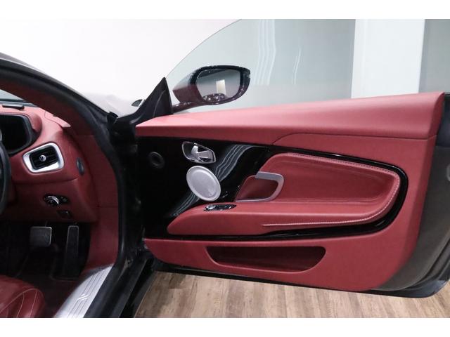 DB11 ローンチエディション 世界限定1000台/右ハンドル/フロントベンチレ-ション/ピアノブラックインテリアトリム/パワ-シ-トボルスタ-/プライバシ-ガラス/コントラストステッチ/ヘッドレスト刺繍//カラ-クレストキャップ/(45枚目)