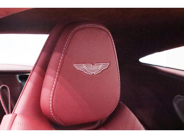 DB11 ローンチエディション 世界限定1000台/右ハンドル/フロントベンチレ-ション/ピアノブラックインテリアトリム/パワ-シ-トボルスタ-/プライバシ-ガラス/コントラストステッチ/ヘッドレスト刺繍//カラ-クレストキャップ/(46枚目)