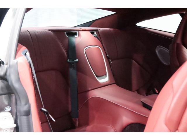 DB11 ローンチエディション 世界限定1000台/右ハンドル/フロントベンチレ-ション/ピアノブラックインテリアトリム/パワ-シ-トボルスタ-/プライバシ-ガラス/コントラストステッチ/ヘッドレスト刺繍//カラ-クレストキャップ/(53枚目)