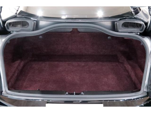 DB11 ローンチエディション 世界限定1000台/右ハンドル/フロントベンチレ-ション/ピアノブラックインテリアトリム/パワ-シ-トボルスタ-/プライバシ-ガラス/コントラストステッチ/ヘッドレスト刺繍//カラ-クレストキャップ/(54枚目)