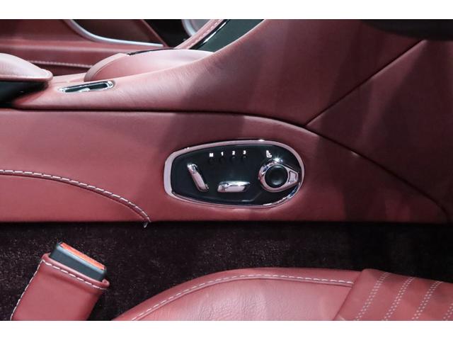 DB11 ローンチエディション 世界限定1000台/右ハンドル/フロントベンチレ-ション/ピアノブラックインテリアトリム/パワ-シ-トボルスタ-/プライバシ-ガラス/コントラストステッチ/ヘッドレスト刺繍//カラ-クレストキャップ/(55枚目)