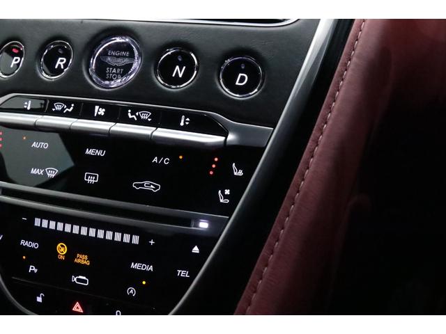 DB11 ローンチエディション 世界限定1000台/右ハンドル/フロントベンチレ-ション/ピアノブラックインテリアトリム/パワ-シ-トボルスタ-/プライバシ-ガラス/コントラストステッチ/ヘッドレスト刺繍//カラ-クレストキャップ/(63枚目)