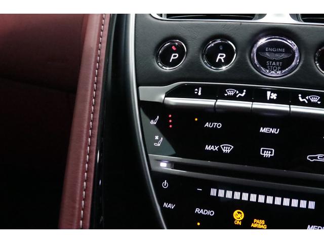 DB11 ローンチエディション 世界限定1000台/右ハンドル/フロントベンチレ-ション/ピアノブラックインテリアトリム/パワ-シ-トボルスタ-/プライバシ-ガラス/コントラストステッチ/ヘッドレスト刺繍//カラ-クレストキャップ/(64枚目)