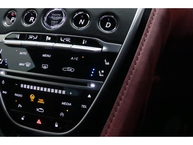 DB11 ローンチエディション 世界限定1000台/右ハンドル/フロントベンチレ-ション/ピアノブラックインテリアトリム/パワ-シ-トボルスタ-/プライバシ-ガラス/コントラストステッチ/ヘッドレスト刺繍//カラ-クレストキャップ/(65枚目)