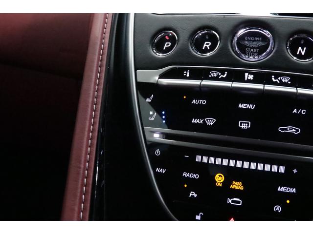 DB11 ローンチエディション 世界限定1000台/右ハンドル/フロントベンチレ-ション/ピアノブラックインテリアトリム/パワ-シ-トボルスタ-/プライバシ-ガラス/コントラストステッチ/ヘッドレスト刺繍//カラ-クレストキャップ/(66枚目)