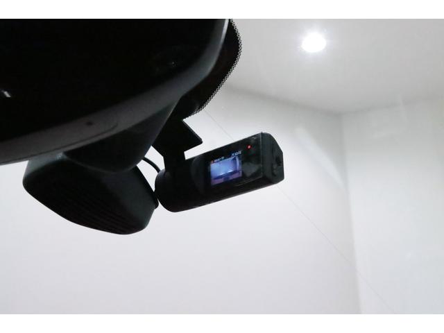 DB11 ローンチエディション 世界限定1000台/右ハンドル/フロントベンチレ-ション/ピアノブラックインテリアトリム/パワ-シ-トボルスタ-/プライバシ-ガラス/コントラストステッチ/ヘッドレスト刺繍//カラ-クレストキャップ/(76枚目)