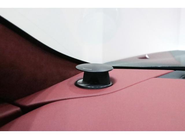 DB11 ローンチエディション 世界限定1000台/右ハンドル/フロントベンチレ-ション/ピアノブラックインテリアトリム/パワ-シ-トボルスタ-/プライバシ-ガラス/コントラストステッチ/ヘッドレスト刺繍//カラ-クレストキャップ/(79枚目)