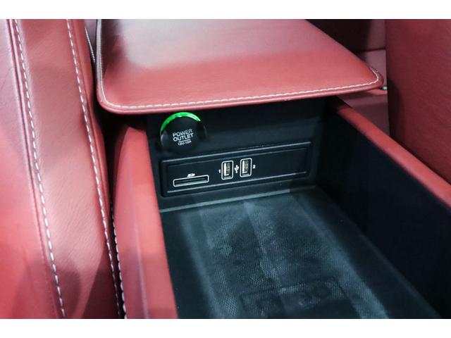 DB11 ローンチエディション 世界限定1000台/右ハンドル/フロントベンチレ-ション/ピアノブラックインテリアトリム/パワ-シ-トボルスタ-/プライバシ-ガラス/コントラストステッチ/ヘッドレスト刺繍//カラ-クレストキャップ/(80枚目)