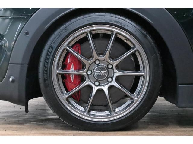 ＭＩＮＩ ジョンクーパーワークス　６ＭＴ／ＲＥＭＵＳ／ＫＷ／ＯＺ　Ｒａｃｉｎｇ　１７インチアルミ／ｈａｒｍａｎｋａｒｄｏｎ／後期／ＡｐｐｌｅＣａｒｐｌａｙ／Ｄｕｅｉｌ　ＡＧ／ＮＭ　Ｅｎｇｉｎｅｅｒｉｎｇ／ＡＣＣ／バックカメラ／（5枚目）