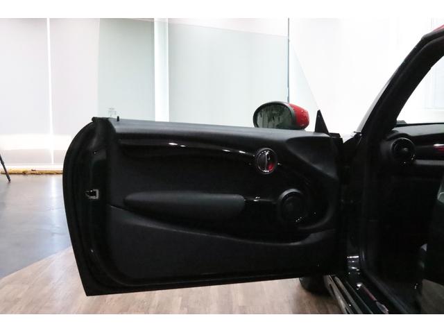 ＭＩＮＩ ジョンクーパーワークス　６ＭＴ／ＲＥＭＵＳ／ＫＷ／ＯＺ　Ｒａｃｉｎｇ　１７インチアルミ／ｈａｒｍａｎｋａｒｄｏｎ／後期／ＡｐｐｌｅＣａｒｐｌａｙ／Ｄｕｅｉｌ　ＡＧ／ＮＭ　Ｅｎｇｉｎｅｅｒｉｎｇ／ＡＣＣ／バックカメラ／（11枚目）