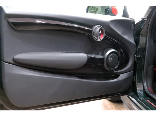 ＭＩＮＩ ジョンクーパーワークス　６ＭＴ／ＲＥＭＵＳ／ＫＷ／ＯＺ　Ｒａｃｉｎｇ　１７インチアルミ／ｈａｒｍａｎｋａｒｄｏｎ／後期／ＡｐｐｌｅＣａｒｐｌａｙ／Ｄｕｅｉｌ　ＡＧ／ＮＭ　Ｅｎｇｉｎｅｅｒｉｎｇ／ＡＣＣ／バックカメラ／（12枚目）