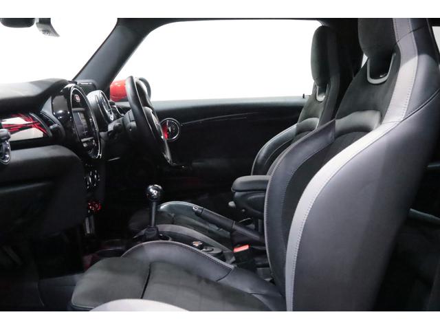 ＭＩＮＩ ジョンクーパーワークス　６ＭＴ／ＲＥＭＵＳ／ＫＷ／ＯＺ　Ｒａｃｉｎｇ　１７インチアルミ／ｈａｒｍａｎｋａｒｄｏｎ／後期／ＡｐｐｌｅＣａｒｐｌａｙ／Ｄｕｅｉｌ　ＡＧ／ＮＭ　Ｅｎｇｉｎｅｅｒｉｎｇ／ＡＣＣ／バックカメラ／（15枚目）