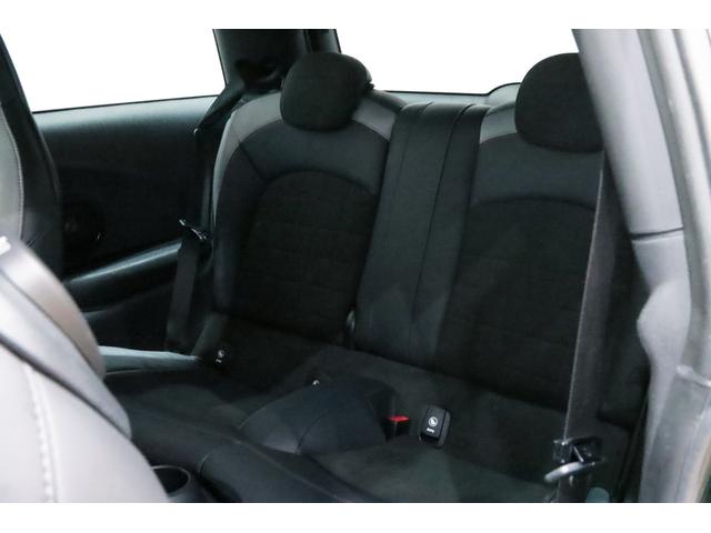 ＭＩＮＩ ジョンクーパーワークス　６ＭＴ／ＲＥＭＵＳ／ＫＷ／ＯＺ　Ｒａｃｉｎｇ　１７インチアルミ／ｈａｒｍａｎｋａｒｄｏｎ／後期／ＡｐｐｌｅＣａｒｐｌａｙ／Ｄｕｅｉｌ　ＡＧ／ＮＭ　Ｅｎｇｉｎｅｅｒｉｎｇ／ＡＣＣ／バックカメラ／（18枚目）