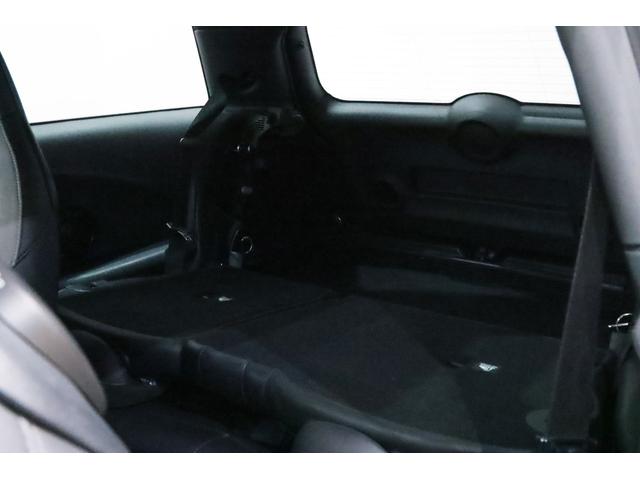 ＭＩＮＩ ジョンクーパーワークス　６ＭＴ／ＲＥＭＵＳ／ＫＷ／ＯＺ　Ｒａｃｉｎｇ　１７インチアルミ／ｈａｒｍａｎｋａｒｄｏｎ／後期／ＡｐｐｌｅＣａｒｐｌａｙ／Ｄｕｅｉｌ　ＡＧ／ＮＭ　Ｅｎｇｉｎｅｅｒｉｎｇ／ＡＣＣ／バックカメラ／（19枚目）