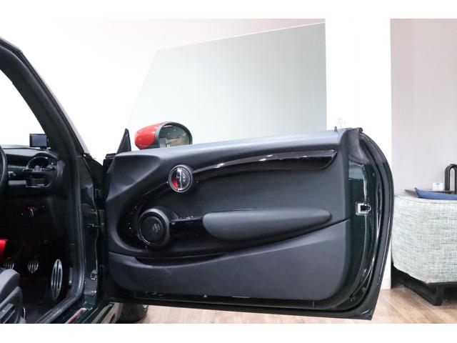 ＭＩＮＩ ジョンクーパーワークス　６ＭＴ／ＲＥＭＵＳ／ＫＷ／ＯＺ　Ｒａｃｉｎｇ　１７インチアルミ／ｈａｒｍａｎｋａｒｄｏｎ／後期／ＡｐｐｌｅＣａｒｐｌａｙ／Ｄｕｅｉｌ　ＡＧ／ＮＭ　Ｅｎｇｉｎｅｅｒｉｎｇ／ＡＣＣ／バックカメラ／（48枚目）