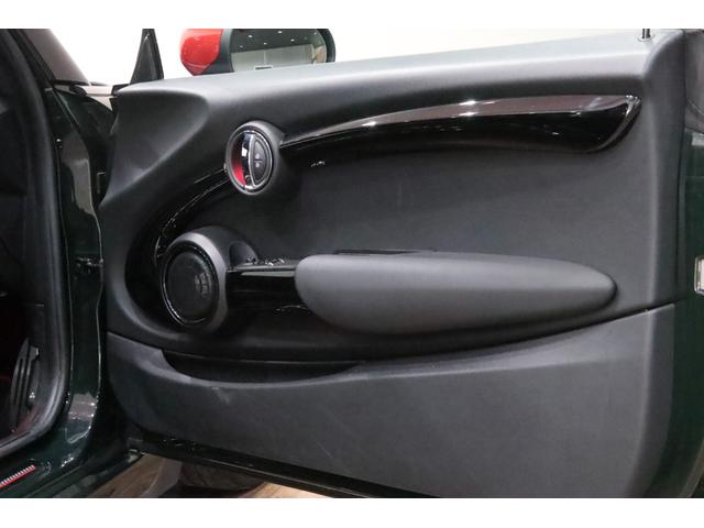 ＭＩＮＩ ジョンクーパーワークス　６ＭＴ／ＲＥＭＵＳ／ＫＷ／ＯＺ　Ｒａｃｉｎｇ　１７インチアルミ／ｈａｒｍａｎｋａｒｄｏｎ／後期／ＡｐｐｌｅＣａｒｐｌａｙ／Ｄｕｅｉｌ　ＡＧ／ＮＭ　Ｅｎｇｉｎｅｅｒｉｎｇ／ＡＣＣ／バックカメラ／（49枚目）