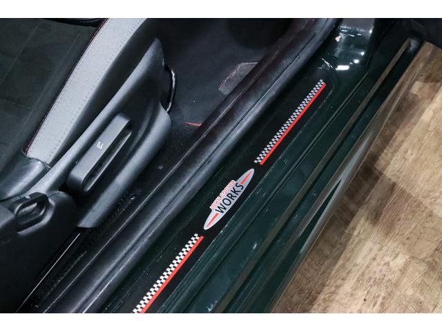 ＭＩＮＩ ジョンクーパーワークス　６ＭＴ／ＲＥＭＵＳ／ＫＷ／ＯＺ　Ｒａｃｉｎｇ　１７インチアルミ／ｈａｒｍａｎｋａｒｄｏｎ／後期／ＡｐｐｌｅＣａｒｐｌａｙ／Ｄｕｅｉｌ　ＡＧ／ＮＭ　Ｅｎｇｉｎｅｅｒｉｎｇ／ＡＣＣ／バックカメラ／（50枚目）
