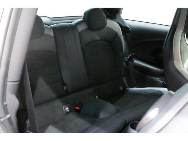 ＭＩＮＩ ジョンクーパーワークス　６ＭＴ／ＲＥＭＵＳ／ＫＷ／ＯＺ　Ｒａｃｉｎｇ　１７インチアルミ／ｈａｒｍａｎｋａｒｄｏｎ／後期／ＡｐｐｌｅＣａｒｐｌａｙ／Ｄｕｅｉｌ　ＡＧ／ＮＭ　Ｅｎｇｉｎｅｅｒｉｎｇ／ＡＣＣ／バックカメラ／（53枚目）